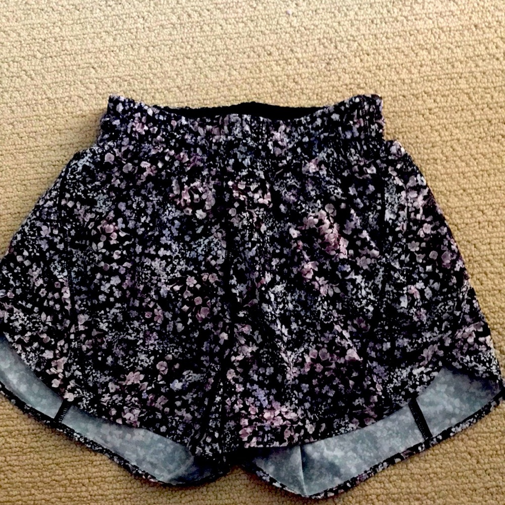 Lululemon flower shorts 5 inch
